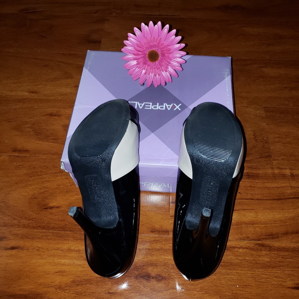New Black/Cream Peep Toe Classic Xappeal Pumps - Picture 5 of 8